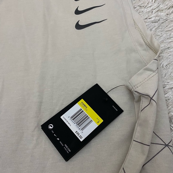 Nike Top - Picture 2 of 2